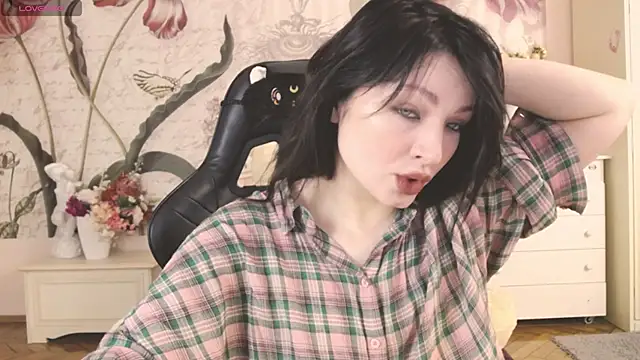 Snapshot of BritneyBarker chatting on 02.14.26 BritneyBarker online show from 02.14.26