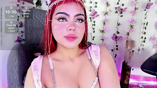 Snapshot of saray__jones chatting on 04.28.26 saray jones online show from 04.28.26