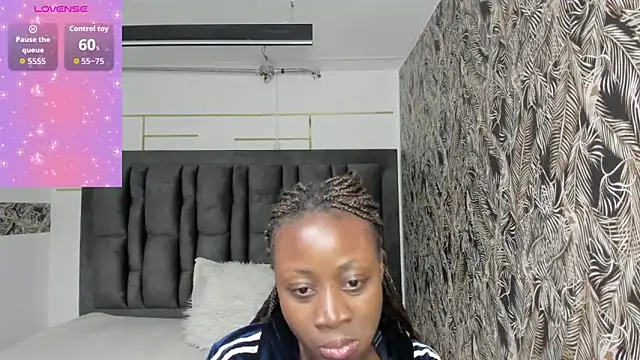 Snapshot of Sara_Naugty chatting on 09.17.25 Sara Naugty online show from 09.17.25