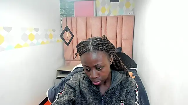 Snapshot of Sara_Naugty chatting on 09.29.25 Sara Naugty online show from 09.29.25