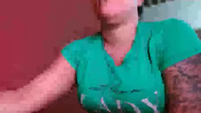 Snapshot of Tammyymilf chatting on 10.10.25 Tammyymilf online show from 10.10.25