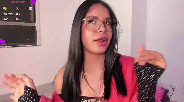 Snapshot of Cameron_Lovee chatting on 02.02.25 Cameron Lovee online show from 02.02.25