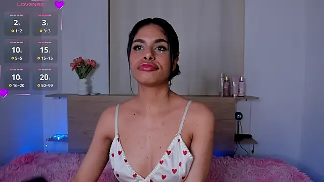 Snapshot of Cameron_Lovee chatting on 10.27.25 Cameron Lovee online show from 10.27.25