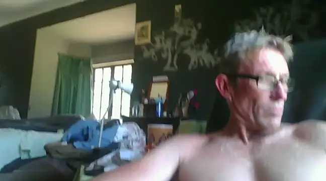 Snapshot of xylegs chatting on 01.31.25 xylegs online show from 01.31.25