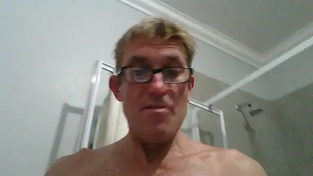 Snapshot of xylegs chatting on 02.21.25 xylegs online show from 02.21.25