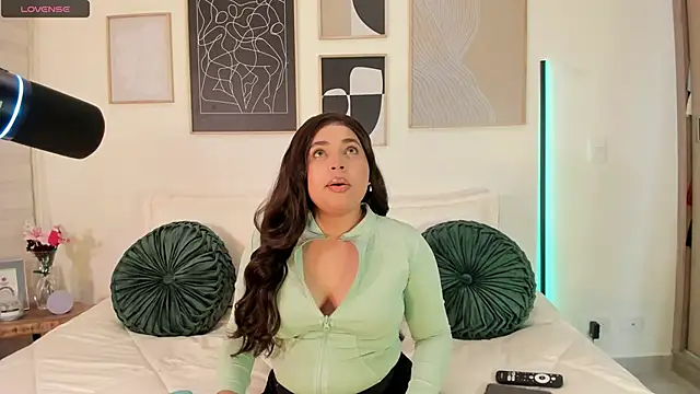 RachelRusso online show from 03.09.25