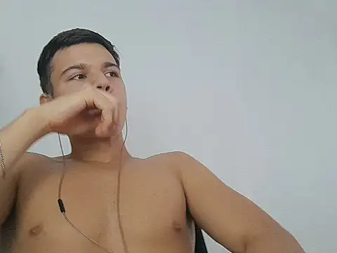 Snapshot of vitorsafado19 chatting on 02.13.25 vitorsafado19 online show from 02.13.25