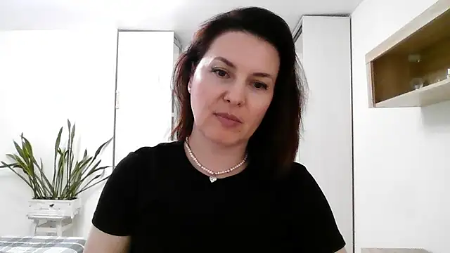 Victoria Glam online show from 10.03.25