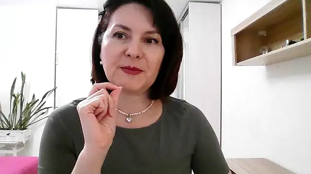 Victoria Glam online show from 10.31.25