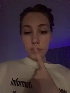 Molli Luv online show from 11.19.25