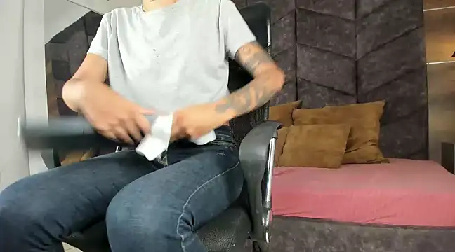 LauraaGomezz   online show from 01.26.25