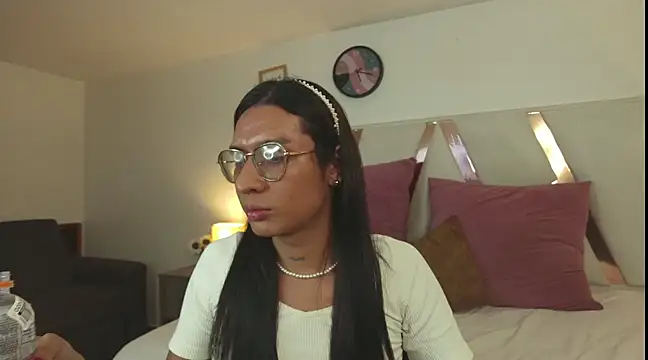 LauraaGomezz   online show from 03.01.25