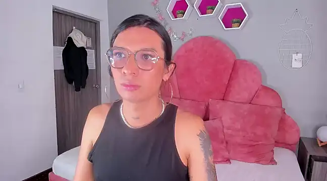 LauraaGomezz   online show from 03.09.25