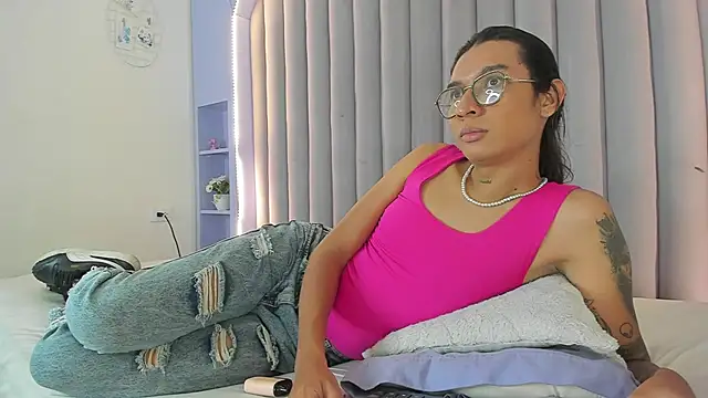 LauraaGomezz   online show from 09.08.25