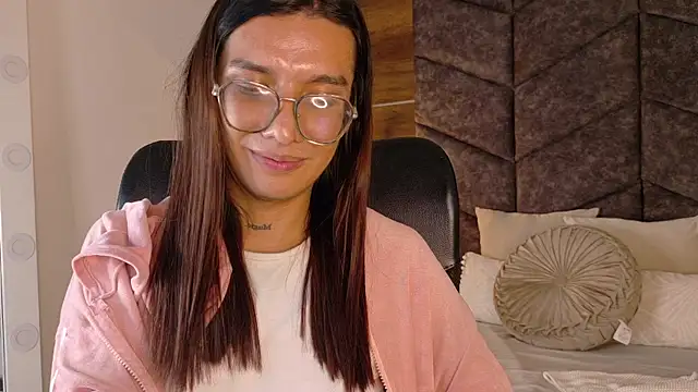 LauraaGomezz   online show from 09.16.25