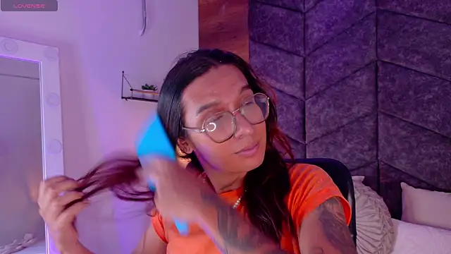 LauraaGomezz   online show from 09.25.25
