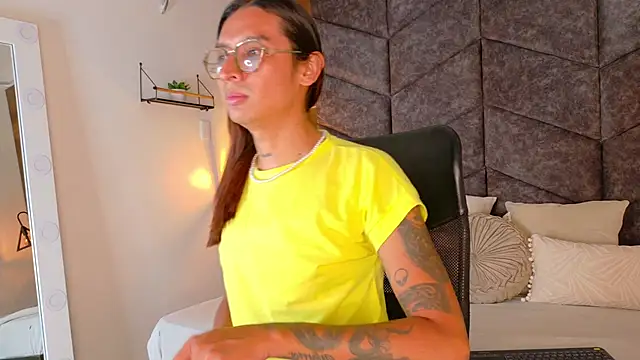 LauraaGomezz   online show from 09.27.25