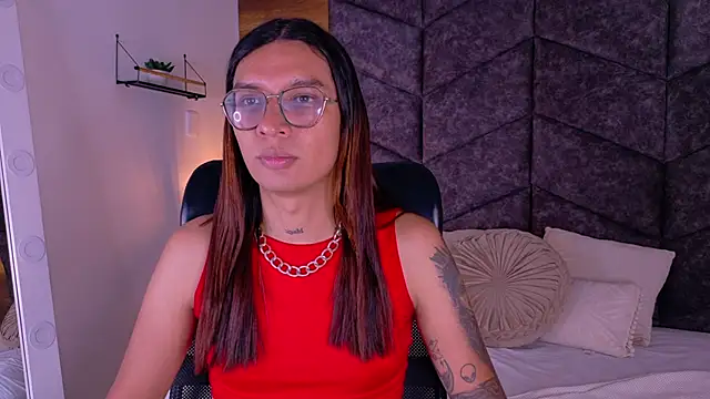 LauraaGomezz   online show from 10.09.25