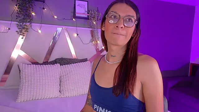 LauraaGomezz   online show from 10.10.25