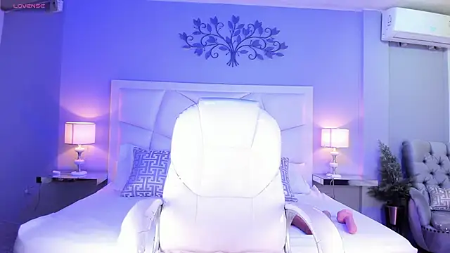 ZoeySnow online show from 02.26.25