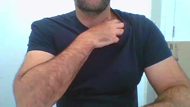 Snapshot of _tuga_man_ chatting on 11.04.25 tuga man online show from 11.04.25