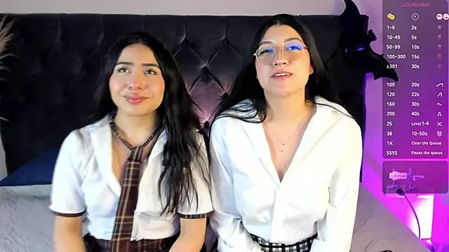 Snapshot of aniie_west chatting on 10.23.25 aniie west online show from 10.23.25