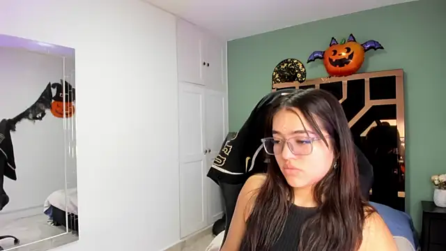 Snapshot of Billie_Jhonson_ chatting on 10.21.25 Billie Jhonson online show from 10.21.25