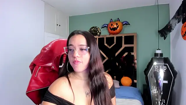 Snapshot of Billie_Jhonson_ chatting on 10.27.25 Billie Jhonson online show from 10.27.25