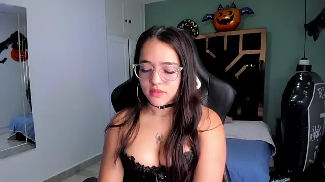 Snapshot of Billie_Jhonson_ chatting on 10.29.25 Billie Jhonson online show from 10.29.25