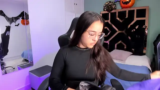 Snapshot of Billie_Jhonson_ chatting on 10.30.25 Billie Jhonson online show from 10.30.25