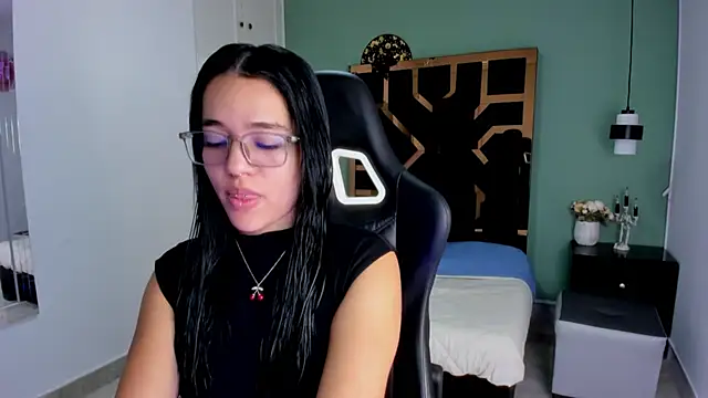 Snapshot of Billie_Jhonson_ chatting on 11.10.25 Billie Jhonson online show from 11.10.25