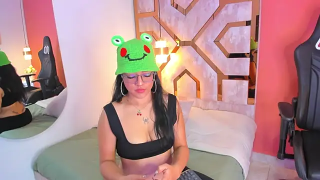 Snapshot of Billie_Jhonson_ chatting on 11.21.25 Billie Jhonson online show from 11.21.25