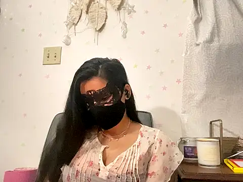 Snapshot of desiiiinigal chatting on 10.26.25 desiiiinigal online show from 10.26.25