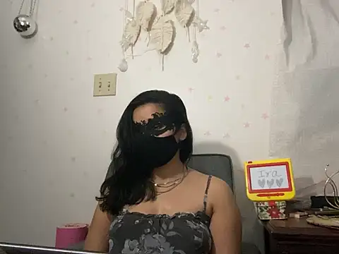 Snapshot of desiiiinigal chatting on 11.26.25 desiiiinigal online show from 11.26.25