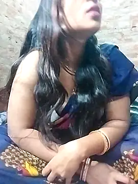 Snapshot of Simrandeshipp chatting on 02.24.25 Simrandeshipp online show from 02.24.25