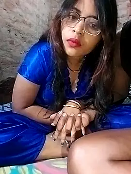 Snapshot of Simrandeshipp chatting on 02.25.25 Simrandeshipp online show from 02.25.25