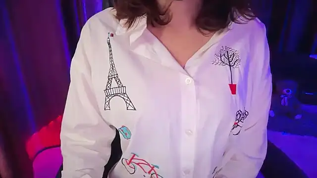 Snapshot of Aapsara_ chatting on 10.31.25 Aapsara online show from 10.31.25