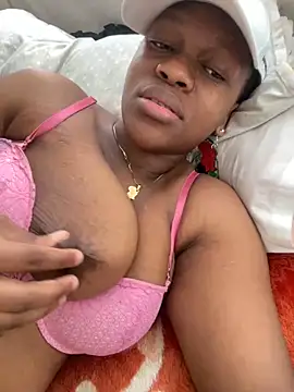 Snapshot of Boneca25 chatting on 02.16.25 Boneca25 online show from 02.16.25