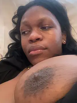 Snapshot of Boneca25 chatting on 02.18.25 Boneca25 online show from 02.18.25