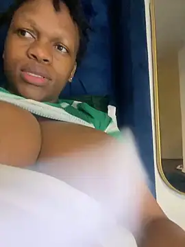 Snapshot of Boneca25 chatting on 02.18.25 Boneca25 online show from 02.18.25