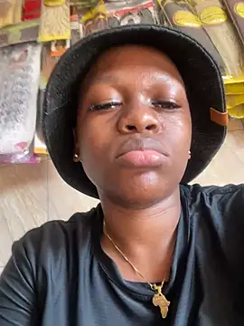 Snapshot of Boneca25 chatting on 02.24.25 Boneca25 online show from 02.24.25