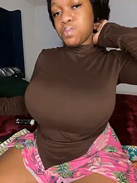 Snapshot of Boneca25 chatting on 10.16.25 Boneca25 online show from 10.16.25