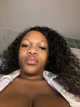 Snapshot of Boneca25 chatting on 10.17.25 Boneca25 online show from 10.17.25