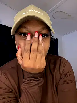 Snapshot of Boneca25 chatting on 10.19.25 Boneca25 online show from 10.19.25