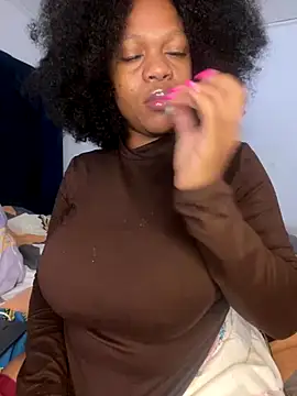 Snapshot of Boneca25 chatting on 10.22.25 Boneca25 online show from 10.22.25