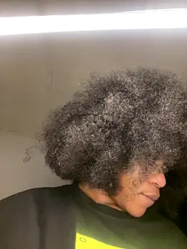 Snapshot of Boneca25 chatting on 10.22.25 Boneca25 online show from 10.22.25