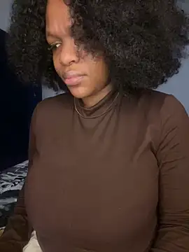 Snapshot of Boneca25 chatting on 10.25.25 Boneca25 online show from 10.25.25