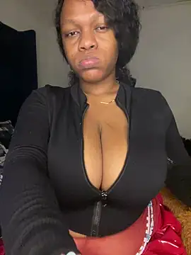 Snapshot of Boneca25 chatting on 10.25.25 Boneca25 online show from 10.25.25