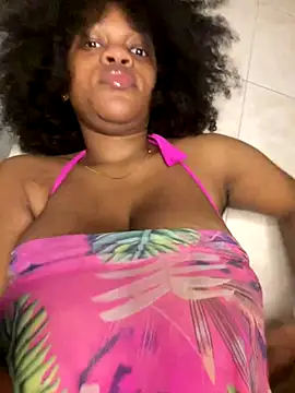 Snapshot of Boneca25 chatting on 11.02.25 Boneca25 online show from 11.02.25