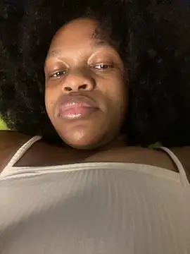 Snapshot of Boneca25 chatting on 11.03.25 Boneca25 online show from 11.03.25